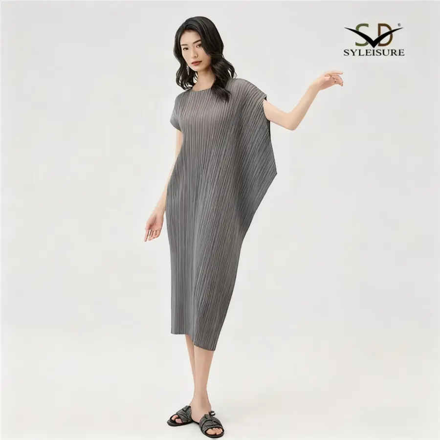 Women's Pleated Loose - Fit Midi Dress (3).jpg