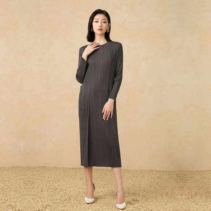 Minimalist Pleated Long Sleeve Midi Dress (3).jpg
