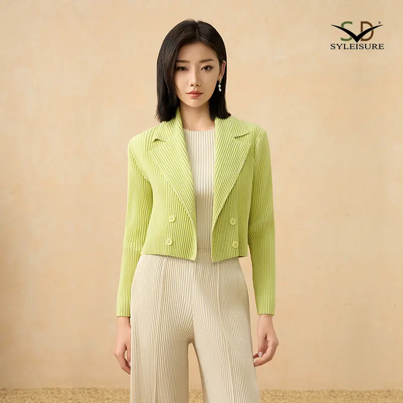 Women's Pleated Cropped Blazer (2).jpg