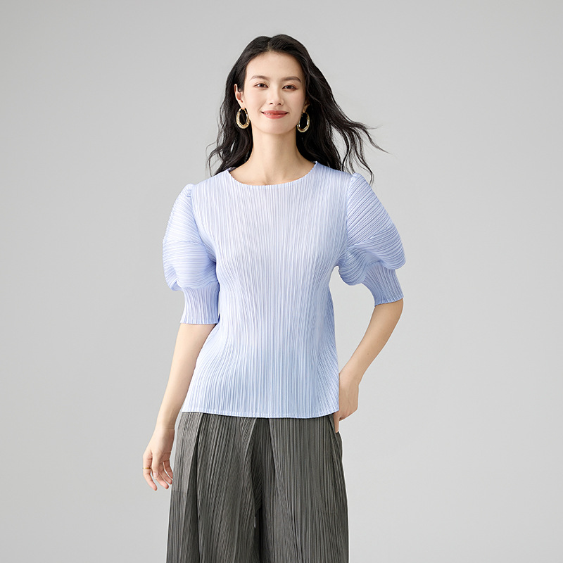 Fresh Arrival: Pleated Puff-Sleeve Blouse for Effortless Spring Elegance