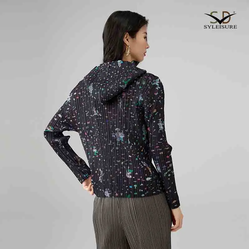 Women's Pleated Printed Hooded Jacket (4).jpg