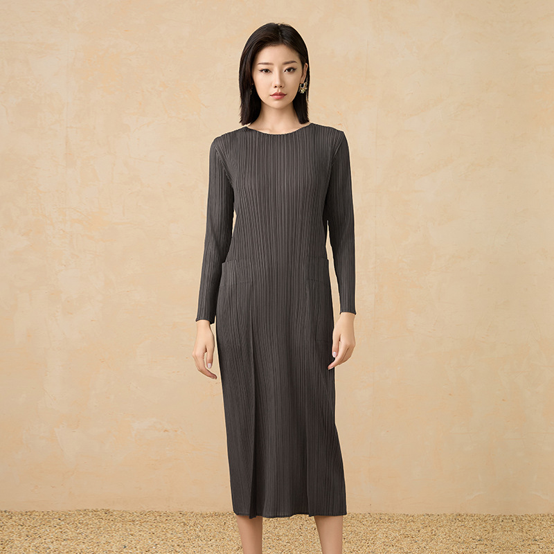 Minimalist Pleated Long Sleeve Midi Dress (5).jpg