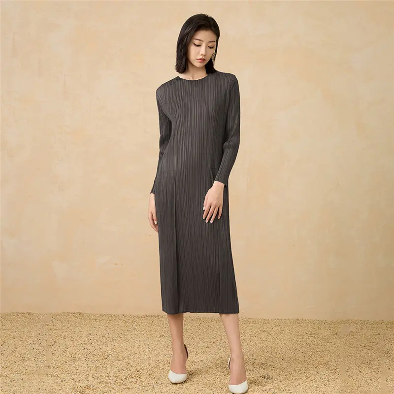 Minimalist Pleated Long Sleeve Midi Dress (6).jpg