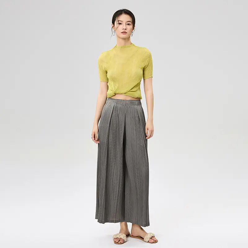 Women's Pleated Wide-Leg Trousers – Lightweight & Elegant (5).jpg