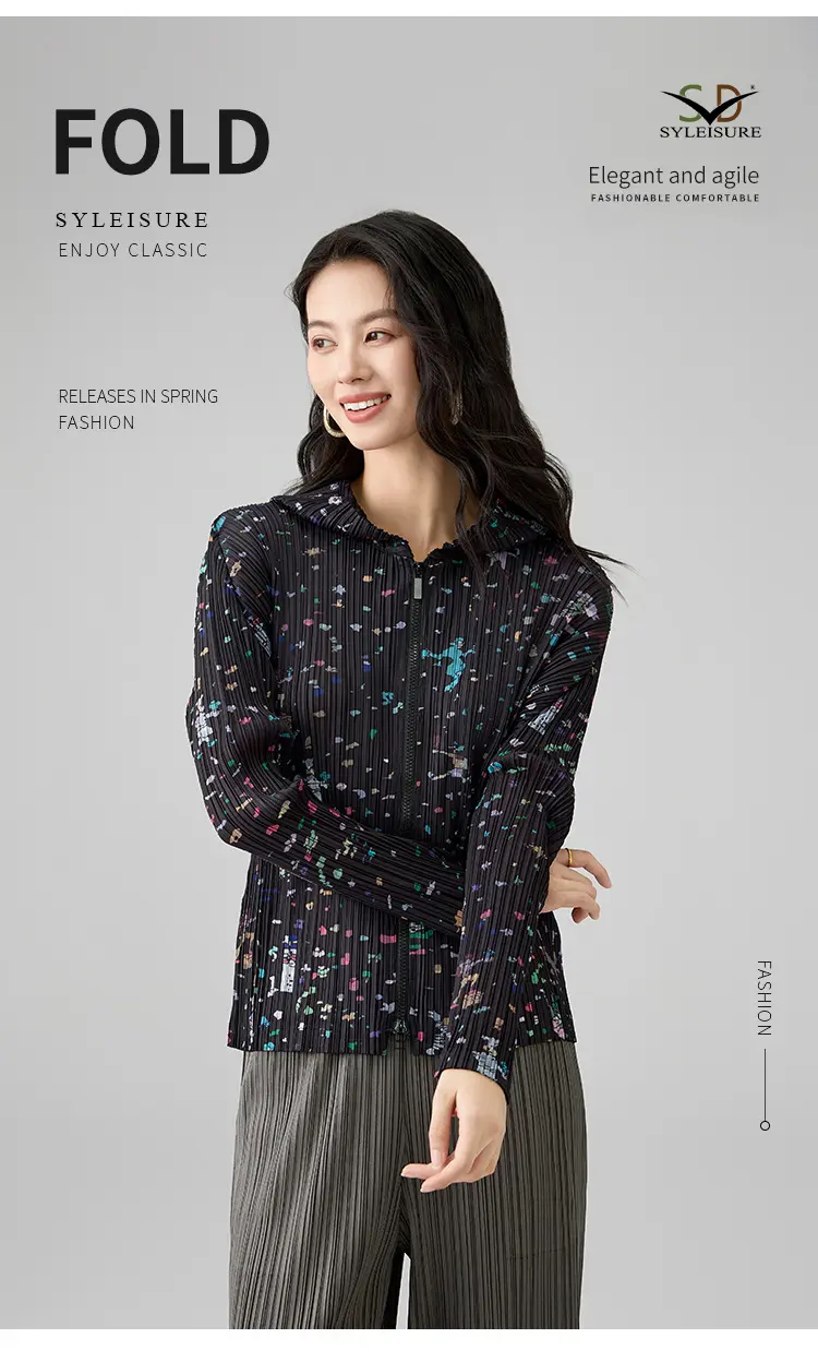 Women's Pleated Printed Hooded Jacket (5)