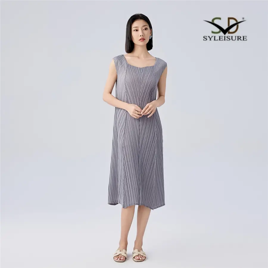 Sleeveless Lightweight Midi Dress (2).jpg