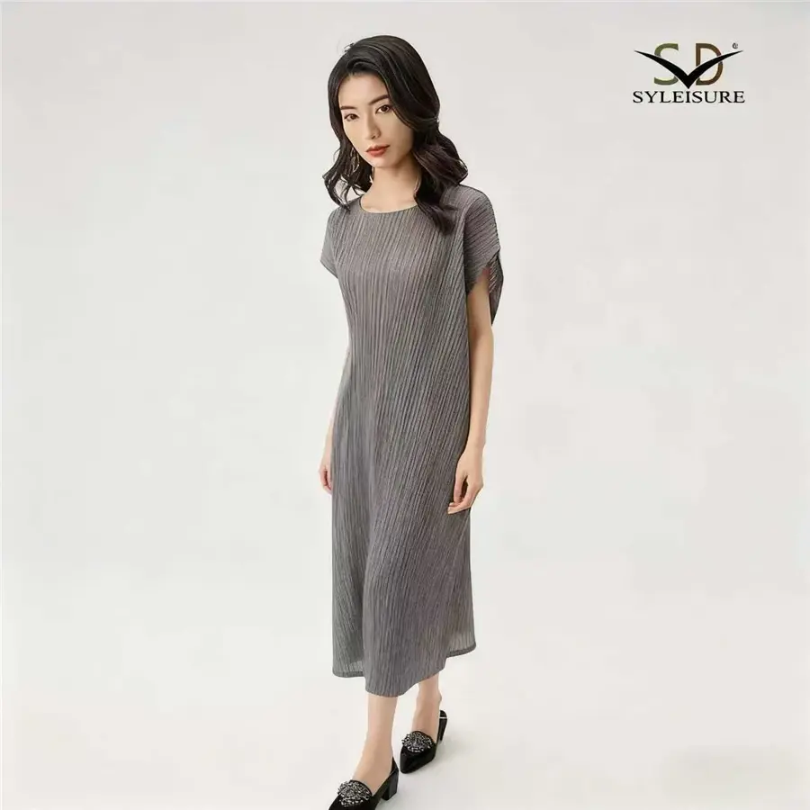 Women's Pleated Loose - Fit Midi Dress (4).jpg